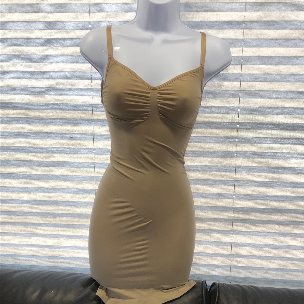 SKIMS Nude/Tan Slimming Slip